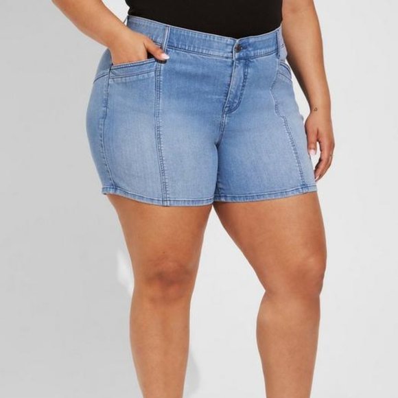 ❤️NWT VINTAGE TORRID SHORTS BOMBSHELL PREMIUM STRETCH DENIM HIGH RISE - SIZE 22 - Picture 1 of 10